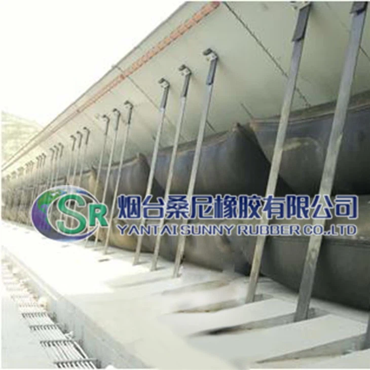 Pneumaticky ovládaná přepadová brána pro vodní elektrárnu